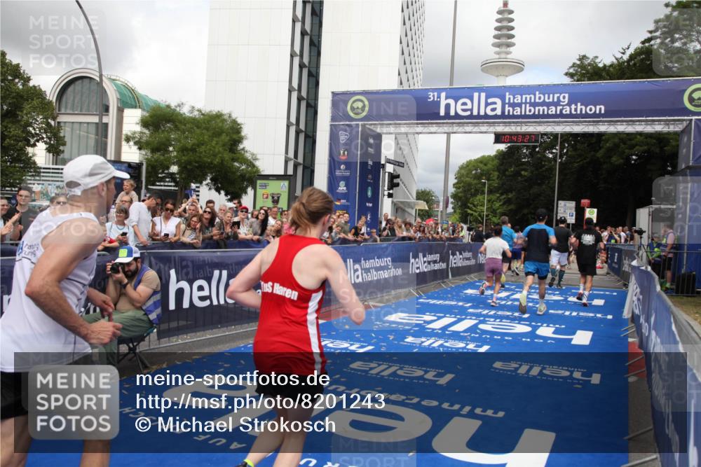 29.06.2025 - hella hamburg halbmarathon Michael Strokosch http://msf.ph/oto/8201243 29.06.2025 10:43:25 Ziel 2653, 3109, 3124, 3146, 10099, 10237, 13348, 15921, 16314, 16720, 16997, 17391, 18274, 18987, 19009, 19051 meine-sportfotos.de