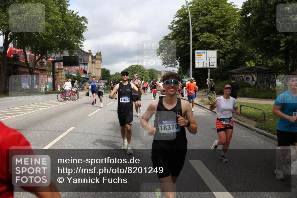 29.06.2025 - hella hamburg halbmarathon Yannick Fuchs http://msf.ph/oto/8201249 29.06.2025 10:44:44 20KM 1119, 1399, 1461, 1466, 1507, 1630, 1750, 1817, 2207, 3654, 4077, 4127, 4346, 5018, 5115, 6027, 6662, 6712, 6795, 7052, 7134, 7176, 7397, 7583, 7930, 7932, 8117, 8572, 8704, 8819, 9057, 10371, 11356, 11455, 11607, 12624, 13008, 13687, 13701, 13875, 14034, 14257, 14626, 15362, 15395, 15803, 15950, 16716, 16806, 17179, 17221, 17247, 17384, 18006, 18066, 18370, 18394, 18489, 18657, 18658, 18811 meine-sportfotos.de