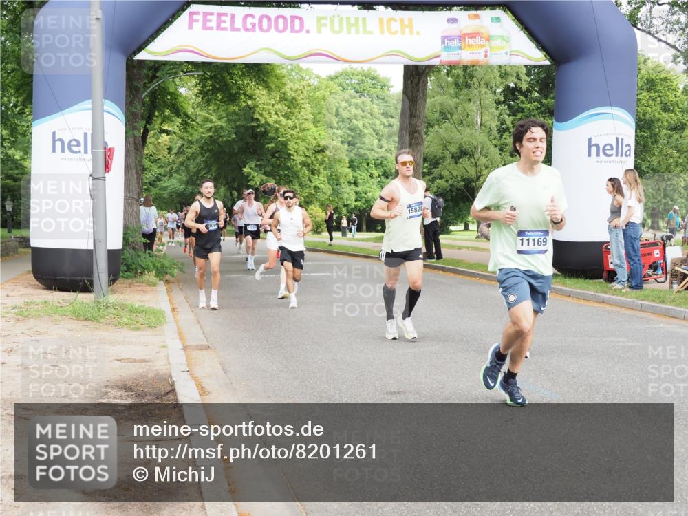 29.06.2025 - hella hamburg halbmarathon MichiJ http://msf.ph/oto/8201261 29.06.2025 10:21:35 Zwischen KM18-KM19 1686, 5070, 7965, 8883, 10484, 11169, 11199, 14293, 15054, 15826, 16505, 18099 meine-sportfotos.de