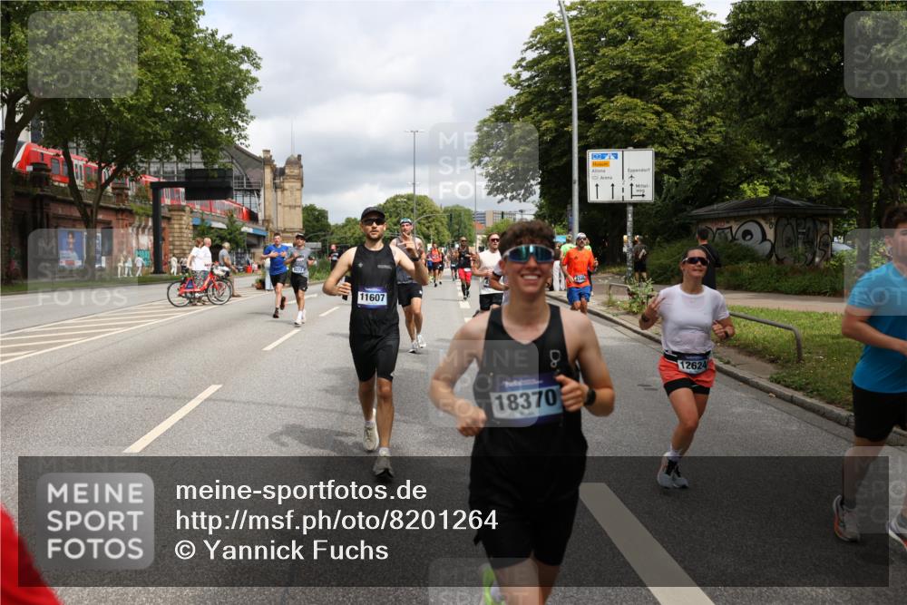 29.06.2025 - hella hamburg halbmarathon Yannick Fuchs http://msf.ph/oto/8201264 29.06.2025 10:44:44 20KM 1119, 1399, 1461, 1466, 1507, 1630, 1750, 1817, 2207, 3654, 4077, 4127, 4346, 5018, 5115, 6027, 6662, 6712, 6795, 7052, 7134, 7176, 7397, 7583, 7930, 7932, 8117, 8572, 8704, 8819, 9057, 10371, 11356, 11455, 11607, 12624, 13008, 13687, 13701, 13875, 14034, 14257, 14626, 15362, 15395, 15803, 15950, 16716, 16806, 17179, 17221, 17247, 17384, 18006, 18066, 18370, 18394, 18489, 18657, 18658, 18811 meine-sportfotos.de