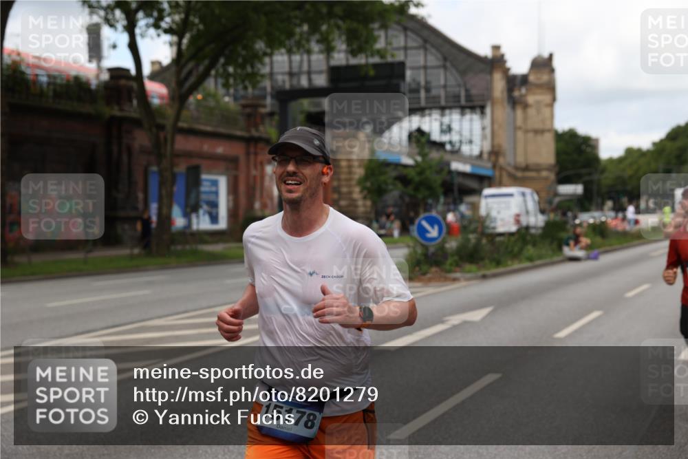 29.06.2025 - hella hamburg halbmarathon Yannick Fuchs http://msf.ph/oto/8201279 29.06.2025 10:32:02 20KM 1290, 2196, 2767, 4860, 5003, 5042, 5307, 5923, 6047, 6123, 6458, 7310, 9178, 9914, 10190, 10451, 11423, 12739, 12900, 13141, 13372, 13854, 14387, 14459, 14691, 14934, 15178, 15261, 15410, 15939, 16992, 17125, 17137, 18103, 18159, 18216, 18357, 18986 meine-sportfotos.de