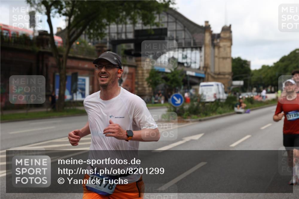 29.06.2025 - hella hamburg halbmarathon Yannick Fuchs http://msf.ph/oto/8201299 29.06.2025 10:32:02 20KM 1290, 2196, 2767, 4860, 5003, 5042, 5307, 5923, 6047, 6123, 6458, 7310, 9178, 9914, 10190, 10451, 11423, 12739, 12900, 13141, 13372, 13854, 14387, 14459, 14691, 14934, 15178, 15261, 15410, 15939, 16992, 17125, 17137, 18103, 18159, 18216, 18357, 18986 meine-sportfotos.de