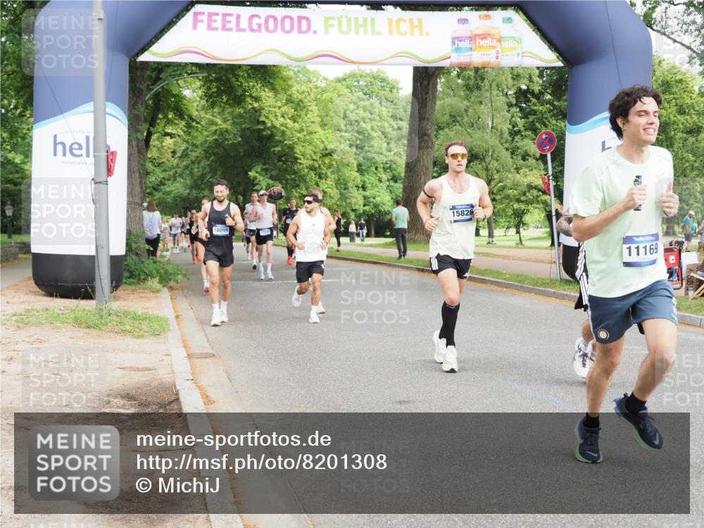 29.06.2025 - hella hamburg halbmarathon MichiJ http://msf.ph/oto/8201308 29.06.2025 10:21:35 Zwischen KM18-KM19 1686, 5070, 7965, 8883, 10484, 11169, 11199, 14293, 15054, 15826, 16505, 18099 meine-sportfotos.de