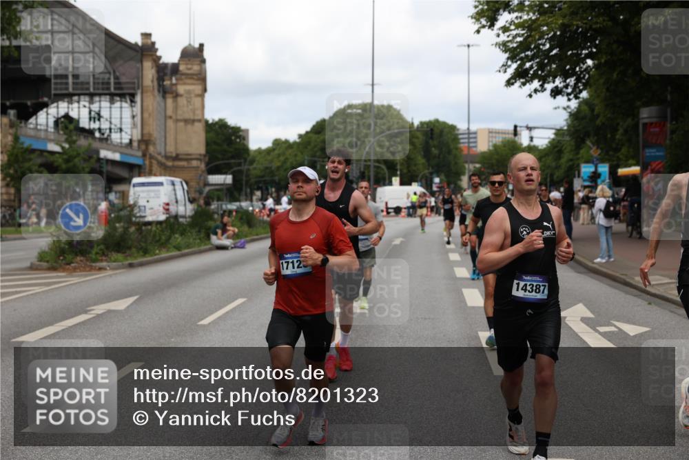 29.06.2025 - hella hamburg halbmarathon Yannick Fuchs http://msf.ph/oto/8201323 29.06.2025 10:32:02 20KM 1290, 2196, 2767, 4860, 5003, 5042, 5307, 5923, 6047, 6123, 6458, 7310, 9178, 9914, 10190, 10451, 11423, 12739, 12900, 13141, 13372, 13854, 14387, 14459, 14691, 14934, 15178, 15261, 15410, 15939, 16992, 17125, 17137, 18103, 18159, 18216, 18357, 18986 meine-sportfotos.de