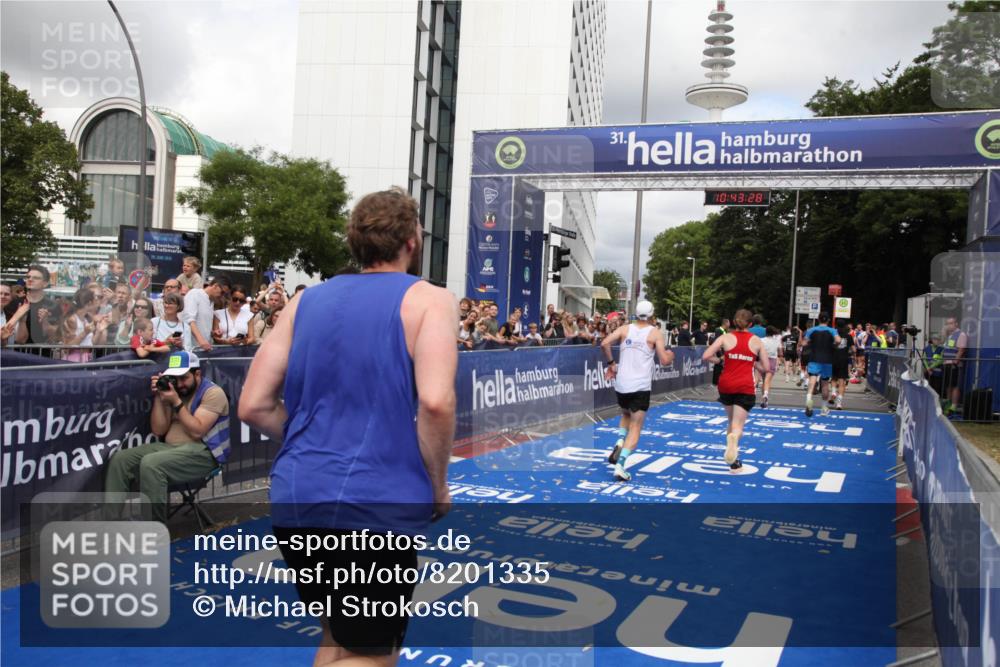 29.06.2025 - hella hamburg halbmarathon Michael Strokosch http://msf.ph/oto/8201335 29.06.2025 10:43:27 Ziel 2653, 3109, 3124, 3146, 3928, 5506, 8664, 10099, 10237, 13348, 15921, 16720, 17391, 18274, 18942, 18987, 19009, 19051 meine-sportfotos.de