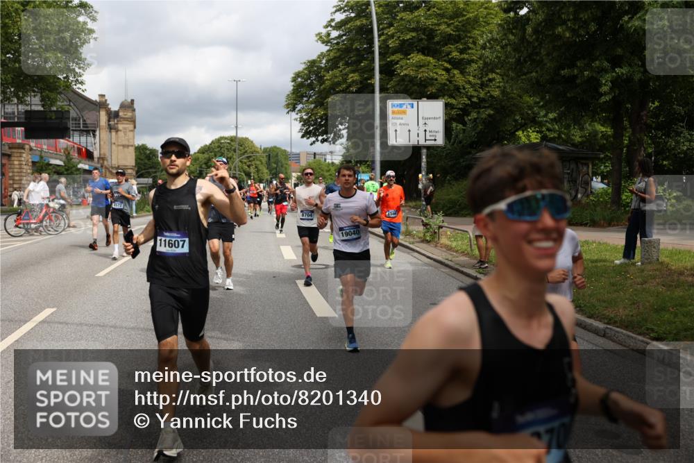 29.06.2025 - hella hamburg halbmarathon Yannick Fuchs http://msf.ph/oto/8201340 29.06.2025 10:44:44 20KM 1119, 1399, 1461, 1466, 1507, 1630, 1750, 1817, 2207, 3654, 4077, 4127, 4346, 5018, 5115, 6027, 6662, 6712, 6795, 7052, 7134, 7176, 7397, 7583, 7930, 7932, 8117, 8572, 8704, 8819, 9057, 10371, 11356, 11455, 11607, 12624, 13008, 13687, 13701, 13875, 14034, 14257, 14626, 15362, 15395, 15803, 15950, 16716, 16806, 17179, 17221, 17247, 17384, 18006, 18066, 18370, 18394, 18489, 18657, 18658, 18811 meine-sportfotos.de