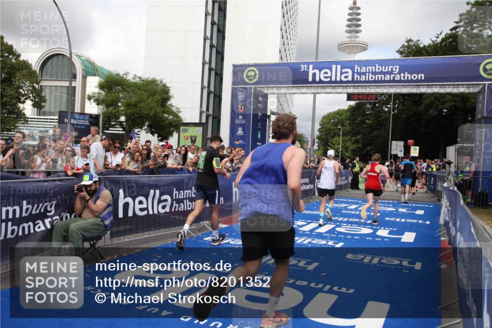 29.06.2025 - hella hamburg halbmarathon Michael Strokosch http://msf.ph/oto/8201352 29.06.2025 10:43:27 Ziel 2653, 3109, 3124, 3146, 3928, 5506, 8664, 10099, 10237, 13348, 15921, 16720, 17391, 18274, 18942, 18987, 19009, 19051 meine-sportfotos.de