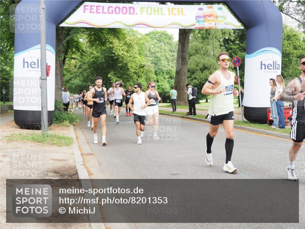 29.06.2025 - hella hamburg halbmarathon MichiJ http://msf.ph/oto/8201353 29.06.2025 10:21:35 Zwischen KM18-KM19 1686, 5070, 7965, 8883, 10484, 11169, 11199, 14293, 15054, 15826, 16505, 18099 meine-sportfotos.de