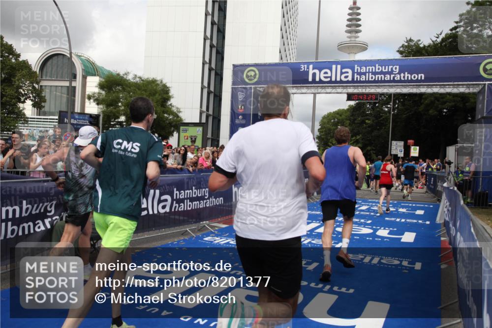29.06.2025 - hella hamburg halbmarathon Michael Strokosch http://msf.ph/oto/8201377 29.06.2025 10:43:28 Ziel 2653, 3109, 3124, 3146, 3928, 5506, 8664, 10237, 13348, 15921, 16720, 17391, 18274, 18942, 18987, 19009, 19051 meine-sportfotos.de