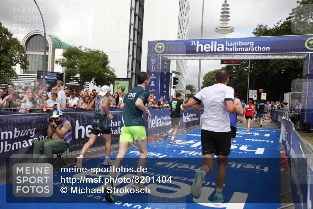 29.06.2025 - hella hamburg halbmarathon Michael Strokosch http://msf.ph/oto/8201404 29.06.2025 10:43:28 Ziel 2653, 3109, 3124, 3146, 3928, 5506, 8664, 10237, 13348, 15921, 16720, 17391, 18274, 18942, 18987, 19009, 19051 meine-sportfotos.de