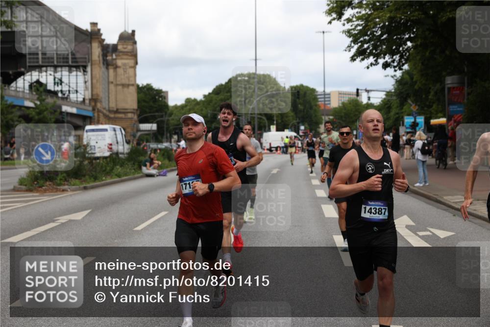 29.06.2025 - hella hamburg halbmarathon Yannick Fuchs http://msf.ph/oto/8201415 29.06.2025 10:32:02 20KM 1290, 2196, 2767, 4860, 5003, 5042, 5307, 5923, 6047, 6123, 6458, 7310, 9178, 9914, 10190, 10451, 11423, 12739, 12900, 13141, 13372, 13854, 14387, 14459, 14691, 14934, 15178, 15261, 15410, 15939, 16992, 17125, 17137, 18103, 18159, 18216, 18357, 18986 meine-sportfotos.de