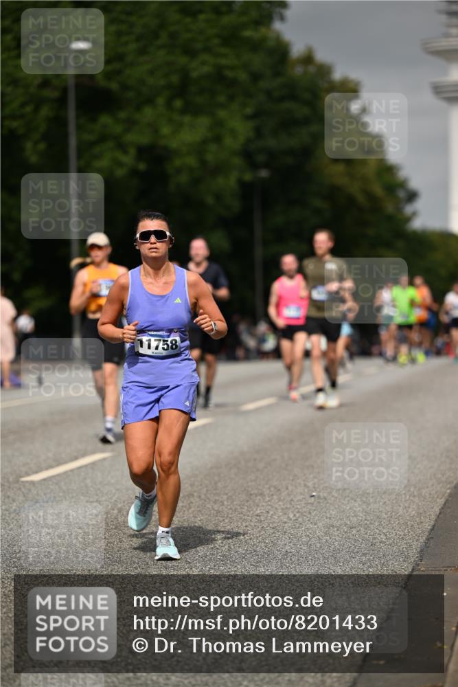 29.06.2025 - hella hamburg halbmarathon Dr. Thomas Lammeyer http://msf.ph/oto/8201433 29.06.2025 10:11:45 Kennedybrücke 1173, 1893, 1993, 2032, 2136, 3328, 3929, 4262, 5242, 5899, 5926, 6196, 6517, 6518, 6707, 6713, 6715, 6833, 7476, 7503, 7760, 8585, 9338, 9967, 10283, 10700 meine-sportfotos.de