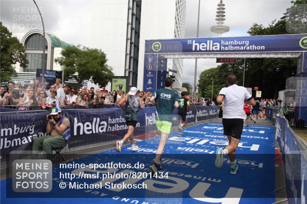 29.06.2025 - hella hamburg halbmarathon Michael Strokosch http://msf.ph/oto/8201434 29.06.2025 10:43:28 Ziel 2653, 3109, 3124, 3146, 3928, 5506, 8664, 10237, 13348, 15921, 16720, 17391, 18274, 18942, 18987, 19009, 19051 meine-sportfotos.de