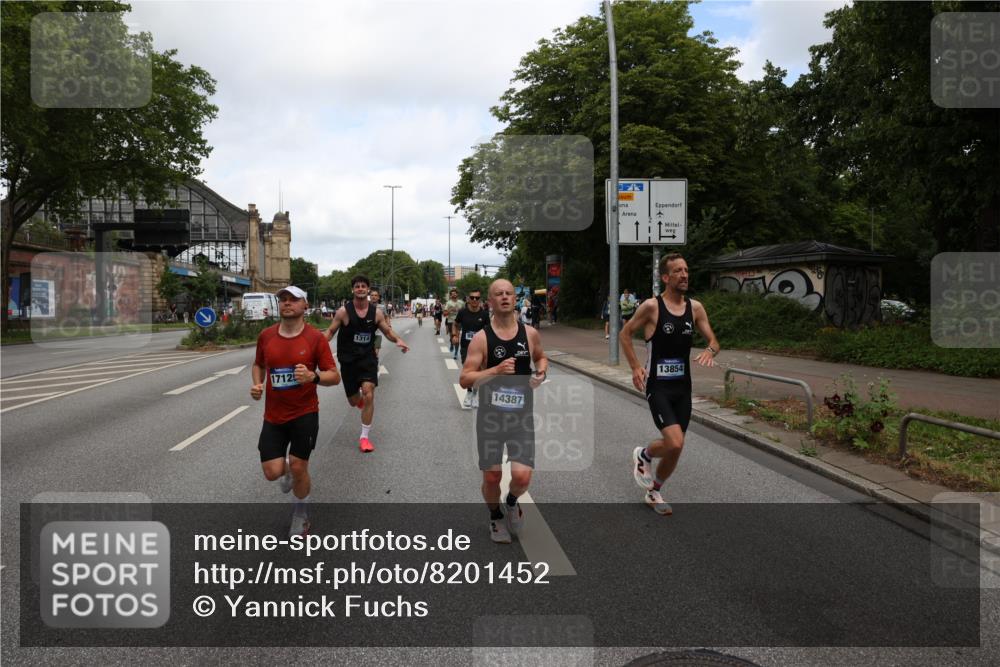 29.06.2025 - hella hamburg halbmarathon Yannick Fuchs http://msf.ph/oto/8201452 29.06.2025 10:32:03 20KM 1290, 2196, 2404, 2767, 3790, 4860, 5042, 5307, 5923, 6047, 6123, 6458, 7310, 9178, 9914, 10190, 10451, 11423, 12739, 12900, 13141, 13372, 13854, 14387, 14459, 14691, 14934, 15178, 15410, 15939, 16992, 17125, 17137, 18103, 18159, 18216, 18357, 18986 meine-sportfotos.de