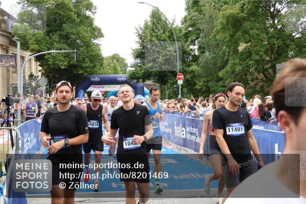 29.06.2025 - hella hamburg halbmarathon Zöllner http://msf.ph/oto/8201469 29.06.2025 10:47:32 Ziel 51, 1012, 1070, 1592, 2274, 2839, 2869, 2953, 3304, 5532, 5650, 8023, 8234, 8693, 8852, 9305, 10423, 11021, 11077, 12870, 13223, 13303, 15350, 15479, 15923, 16819, 17846, 17905, 18758, 18974 meine-sportfotos.de