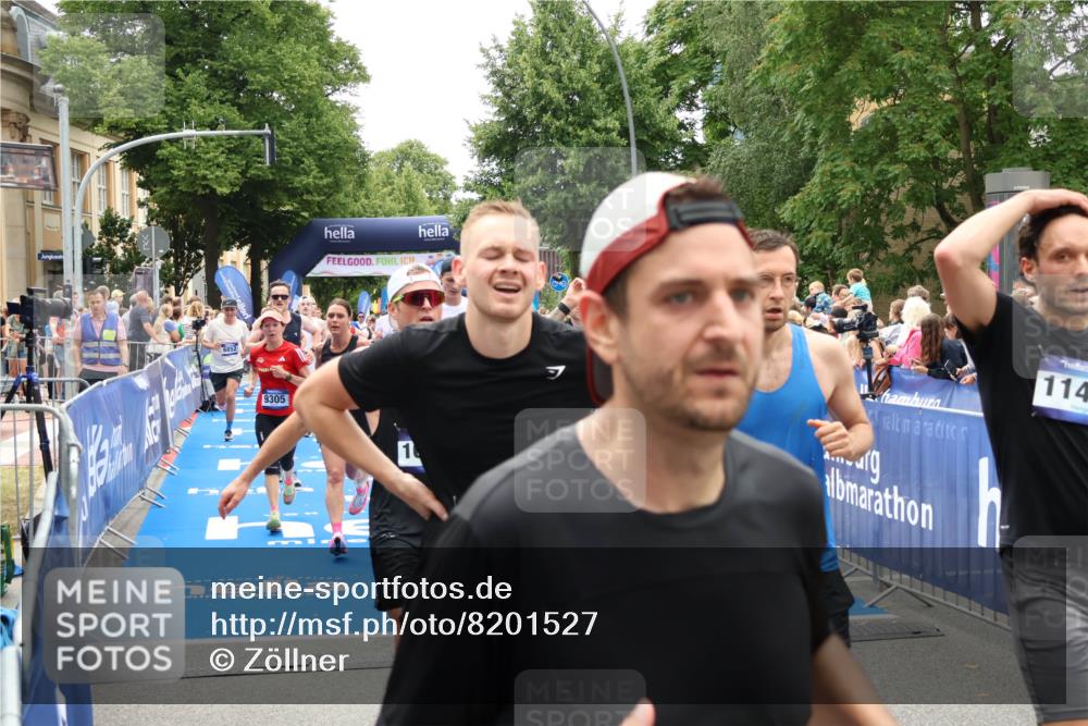 29.06.2025 - hella hamburg halbmarathon Zöllner http://msf.ph/oto/8201527 29.06.2025 10:47:33 Ziel 51, 1012, 1070, 1592, 1696, 2284, 2839, 2869, 2953, 3304, 5532, 5650, 5889, 8023, 8234, 8693, 8852, 8927, 9305, 11021, 12870, 13223, 13303, 15350, 15479, 15923, 16819, 17846, 17905, 18758, 18974 meine-sportfotos.de