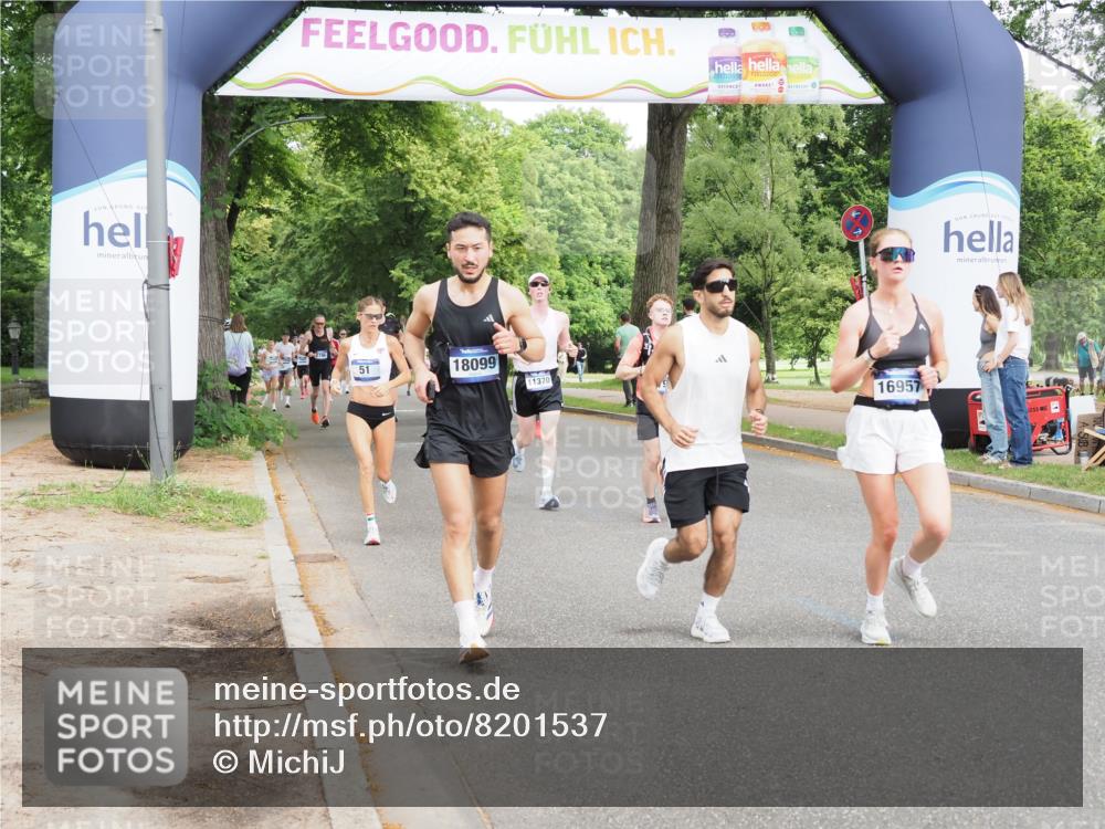 29.06.2025 - hella hamburg halbmarathon MichiJ http://msf.ph/oto/8201537 29.06.2025 10:21:37 Zwischen KM18-KM19 1686, 5070, 7793, 7965, 8883, 10484, 11169, 11370, 14293, 15826, 16505, 16957, 18099 meine-sportfotos.de