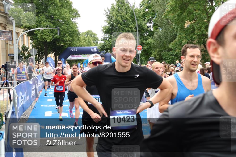 29.06.2025 - hella hamburg halbmarathon Zöllner http://msf.ph/oto/8201555 29.06.2025 10:47:34 Ziel 51, 1012, 1070, 1592, 1696, 2284, 2839, 2869, 2953, 3304, 5532, 5650, 5889, 6009, 8023, 8234, 8852, 8927, 9305, 11021, 12870, 13223, 13303, 15350, 15479, 15923, 17846, 17905, 18104, 18758, 19181 meine-sportfotos.de