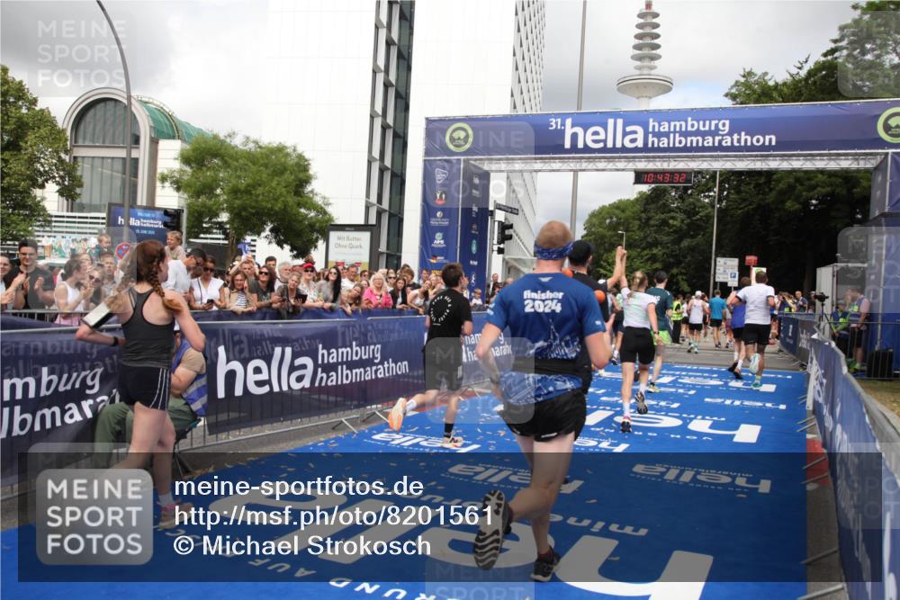 29.06.2025 - hella hamburg halbmarathon Michael Strokosch http://msf.ph/oto/8201561 29.06.2025 10:43:30 Ziel 2653, 3928, 5124, 5436, 5506, 7635, 8664, 9931, 10237, 13348, 15921, 16720, 17391, 18274, 18810, 18942, 18987, 19009, 19051 meine-sportfotos.de