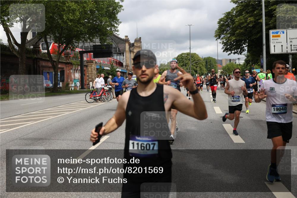 29.06.2025 - hella hamburg halbmarathon Yannick Fuchs http://msf.ph/oto/8201569 29.06.2025 10:44:45 20KM 1119, 1399, 1461, 1466, 1507, 1630, 1750, 1817, 2207, 2880, 3654, 4077, 4346, 4816, 5018, 5115, 6027, 6662, 6712, 6795, 7052, 7134, 7176, 7397, 7583, 7930, 7932, 8117, 8572, 8704, 8819, 9057, 10371, 11214, 11356, 11455, 11607, 12016, 12624, 13008, 13687, 13701, 13875, 14034, 14257, 14626, 15362, 15395, 15803, 15950, 16291, 16716, 17179, 17221, 17247, 17384, 18006, 18066, 18370, 18394, 18489, 18657, 18658, 18811 meine-sportfotos.de