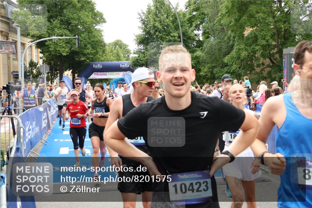 29.06.2025 - hella hamburg halbmarathon Zöllner http://msf.ph/oto/8201575 29.06.2025 10:47:34 Ziel 51, 1012, 1070, 1592, 1696, 2284, 2839, 2869, 2953, 3304, 5532, 5650, 5889, 6009, 8023, 8234, 8852, 8927, 9305, 11021, 12870, 13223, 13303, 15350, 15479, 15923, 17846, 17905, 18104, 18758, 19181 meine-sportfotos.de