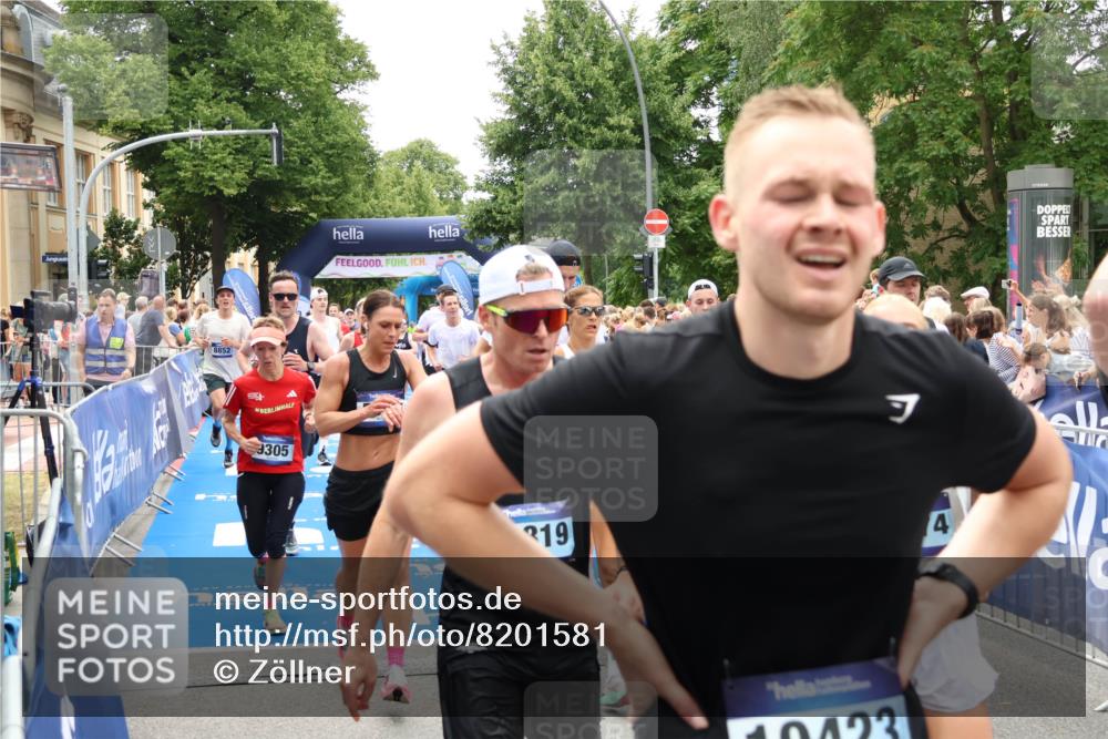 29.06.2025 - hella hamburg halbmarathon Zöllner http://msf.ph/oto/8201581 29.06.2025 10:47:34 Ziel 51, 1012, 1070, 1592, 1696, 2284, 2839, 2869, 2953, 3304, 5532, 5650, 5889, 6009, 8023, 8234, 8852, 8927, 9305, 11021, 12870, 13223, 13303, 15350, 15479, 15923, 17846, 17905, 18104, 18758, 19181 meine-sportfotos.de