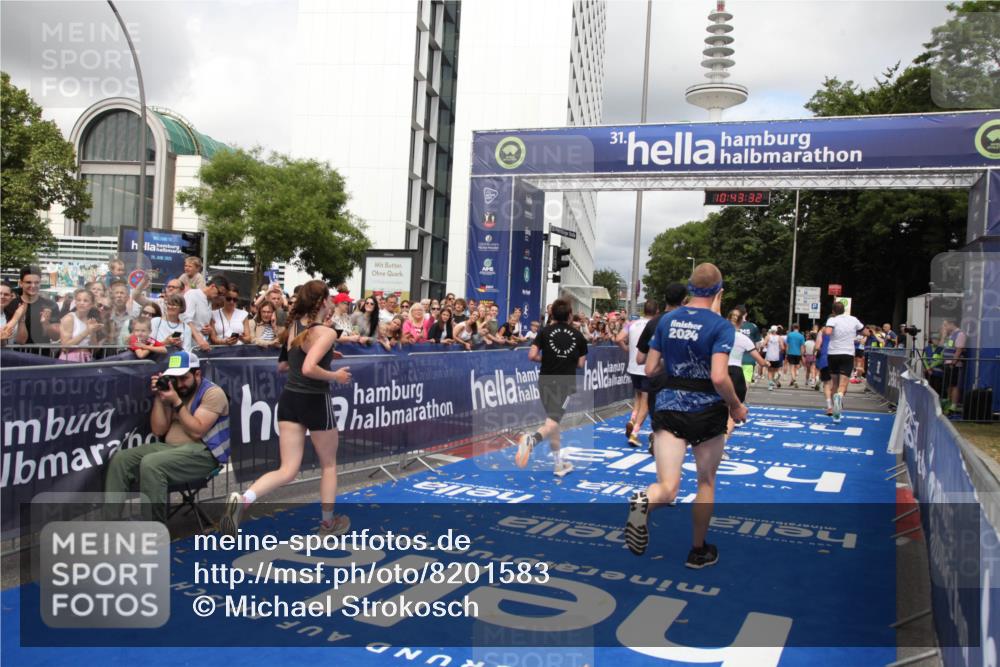 29.06.2025 - hella hamburg halbmarathon Michael Strokosch http://msf.ph/oto/8201583 29.06.2025 10:43:31 Ziel 2653, 3928, 5124, 5436, 5506, 7635, 8664, 9931, 10237, 10246, 11648, 13348, 16338, 16720, 17391, 18513, 18810, 18942, 18987, 19009, 19051 meine-sportfotos.de