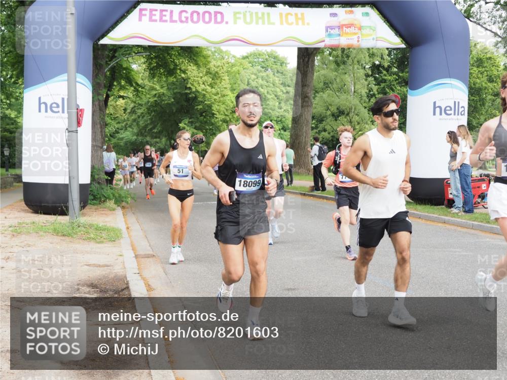 29.06.2025 - hella hamburg halbmarathon MichiJ http://msf.ph/oto/8201603 29.06.2025 10:21:38 Zwischen KM18-KM19 51, 1686, 7793, 7965, 8883, 10484, 11169, 11370, 14293, 15826, 16505, 16957, 18099 meine-sportfotos.de
