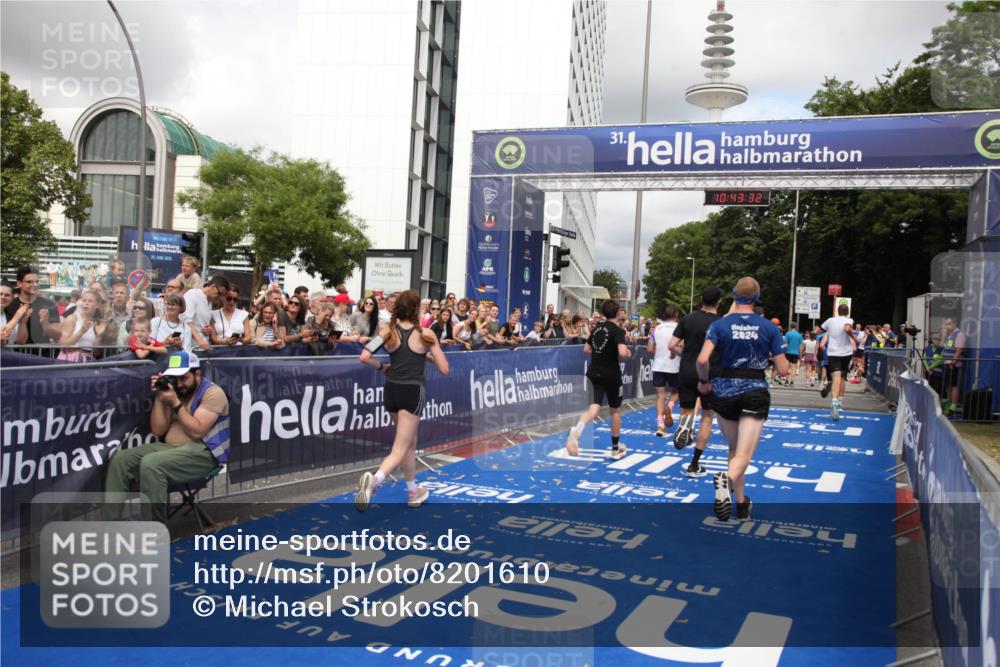 29.06.2025 - hella hamburg halbmarathon Michael Strokosch http://msf.ph/oto/8201610 29.06.2025 10:43:31 Ziel 2653, 3928, 5124, 5436, 5506, 7635, 8664, 9931, 10237, 10246, 11648, 13348, 16338, 16720, 17391, 18513, 18810, 18942, 18987, 19009, 19051 meine-sportfotos.de
