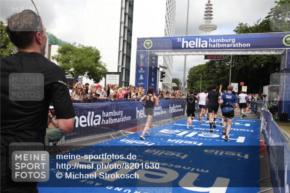 29.06.2025 - hella hamburg halbmarathon Michael Strokosch http://msf.ph/oto/8201630 29.06.2025 10:43:32 Ziel 2653, 3928, 4080, 5124, 5436, 5506, 7635, 8664, 9931, 10237, 10246, 11648, 12623, 13348, 16338, 16720, 17391, 18513, 18810, 18942, 18987, 19009, 19051 meine-sportfotos.de