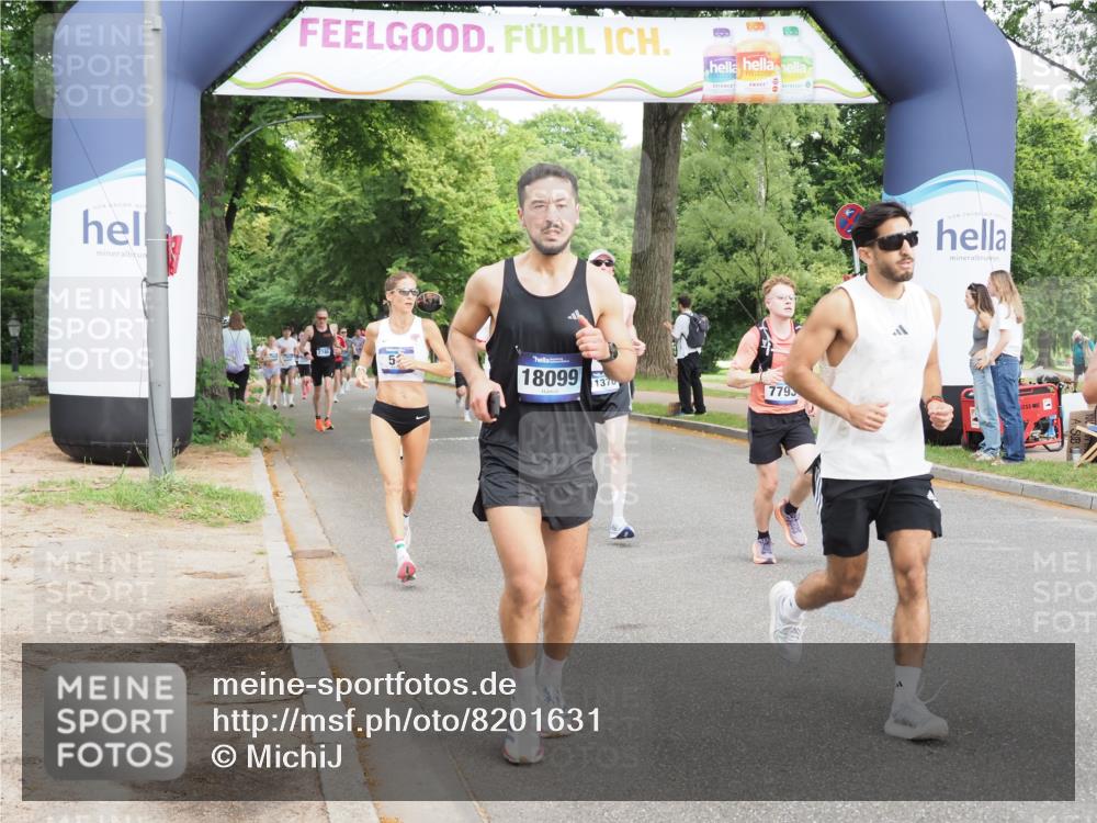 29.06.2025 - hella hamburg halbmarathon MichiJ http://msf.ph/oto/8201631 29.06.2025 10:21:38 Zwischen KM18-KM19 51, 1686, 7793, 7965, 8883, 10484, 11169, 11370, 14293, 15826, 16505, 16957, 18099 meine-sportfotos.de