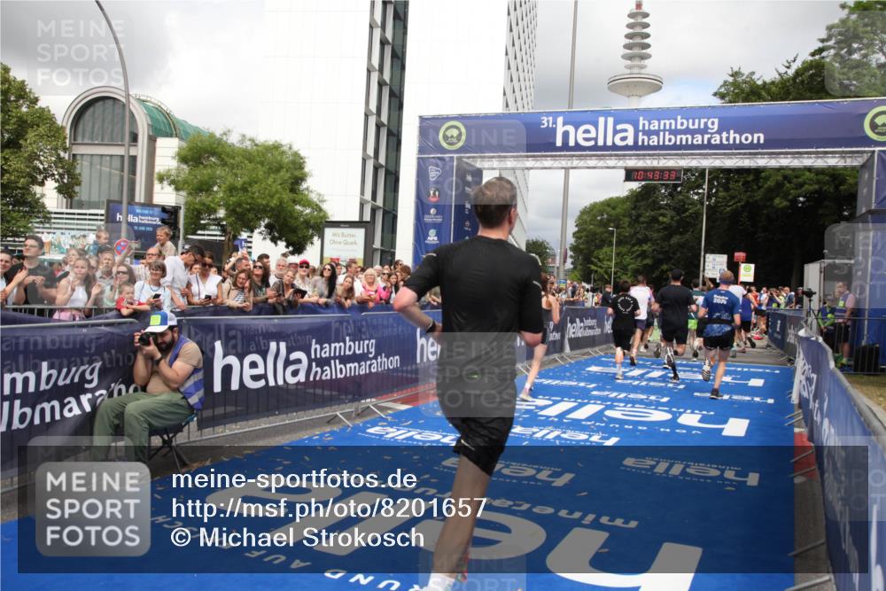 29.06.2025 - hella hamburg halbmarathon Michael Strokosch http://msf.ph/oto/8201657 29.06.2025 10:43:32 Ziel 2653, 3928, 4080, 5124, 5436, 5506, 7635, 8664, 9931, 10237, 10246, 11648, 12623, 13348, 16338, 16720, 17391, 18513, 18810, 18942, 18987, 19009, 19051 meine-sportfotos.de