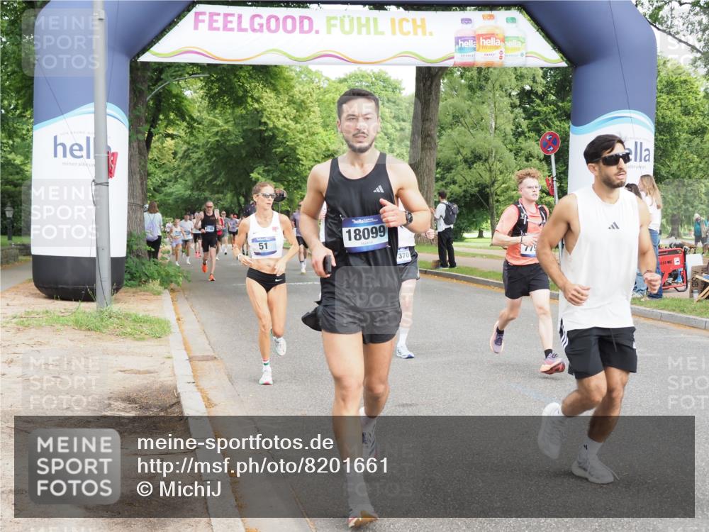 29.06.2025 - hella hamburg halbmarathon MichiJ http://msf.ph/oto/8201661 29.06.2025 10:21:38 Zwischen KM18-KM19 51, 1686, 7793, 7965, 8883, 10484, 11169, 11370, 14293, 15826, 16505, 16957, 18099 meine-sportfotos.de