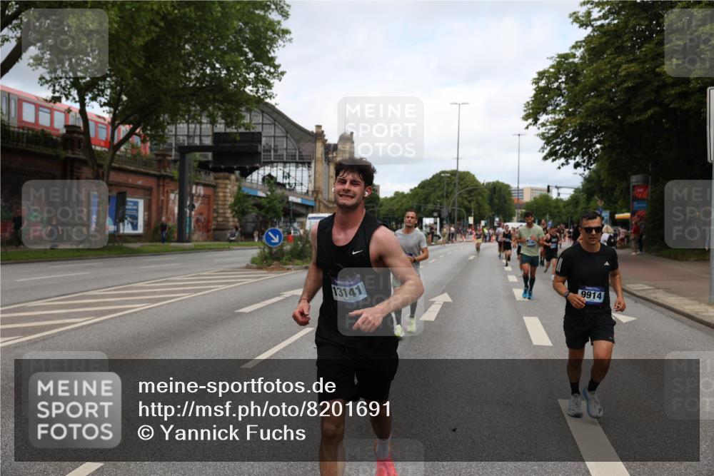 29.06.2025 - hella hamburg halbmarathon Yannick Fuchs http://msf.ph/oto/8201691 29.06.2025 10:32:04 20KM 1290, 2196, 2404, 2767, 3790, 5042, 5307, 5923, 6047, 6123, 6458, 7310, 9017, 9178, 9914, 10190, 10451, 11423, 12739, 12900, 13141, 13372, 13854, 14387, 14459, 14691, 14934, 15178, 15410, 15939, 16992, 17125, 17137, 18103, 18159, 18216, 18357, 18986 meine-sportfotos.de