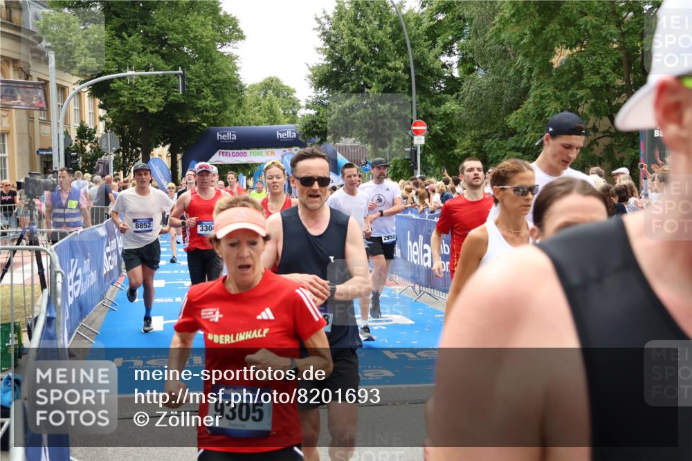 29.06.2025 - hella hamburg halbmarathon Zöllner http://msf.ph/oto/8201693 29.06.2025 10:47:36 Ziel 1070, 1320, 1592, 1696, 2284, 2953, 3304, 5532, 5889, 6009, 8023, 8234, 8852, 8927, 10969, 11021, 12870, 13223, 13303, 14618, 14619, 15451, 15479, 17846, 17905, 18104, 18970, 19181 meine-sportfotos.de