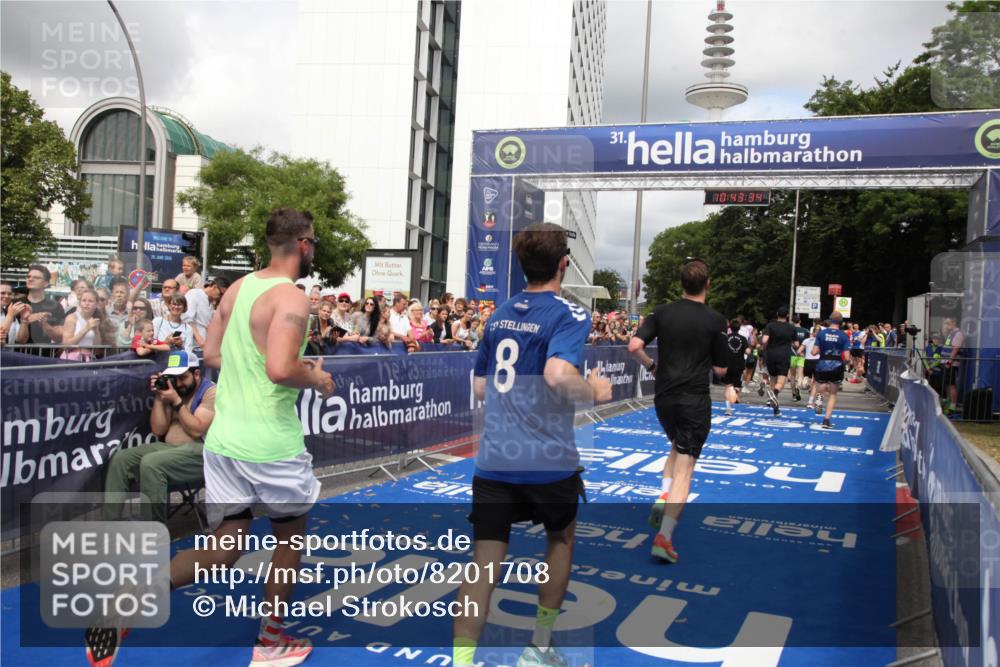29.06.2025 - hella hamburg halbmarathon Michael Strokosch http://msf.ph/oto/8201708 29.06.2025 10:43:33 Ziel 2653, 3928, 4080, 5124, 5436, 5506, 7635, 8664, 9931, 10237, 10246, 11648, 12623, 14484, 16338, 17391, 18513, 18775, 18810, 18942, 19009, 19051, 19229 meine-sportfotos.de