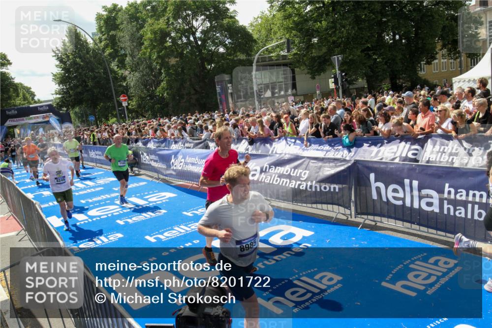 29.06.2025 - hella hamburg halbmarathon Michael Strokosch http://msf.ph/oto/8201722 29.06.2025 11:36:49 Ziel 4449, 5560, 8249, 8985, 10210, 10707, 10872, 11843, 12684, 15885, 16578, 16866, 16884, 17749, 18002, 18091 meine-sportfotos.de