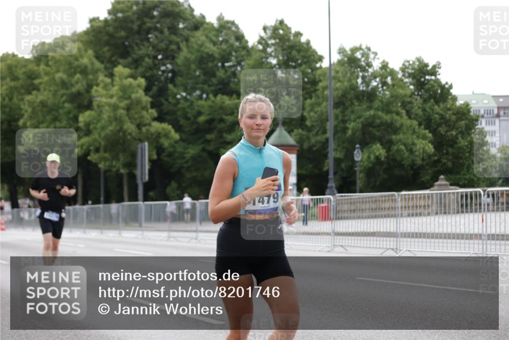 29.06.2025 - hella hamburg halbmarathon Jannik Wohlers http://msf.ph/oto/8201746 29.06.2025 10:25:30 Lombardsbrücke 1479, 1481, 3765, 4378, 4797, 5497, 6663, 8881, 10104, 10219, 11139, 11596, 11699, 11828, 11859, 12074, 12505, 12838, 12945, 12946, 14179, 14223, 16289, 16354, 16381, 16927, 17369, 19144 meine-sportfotos.de