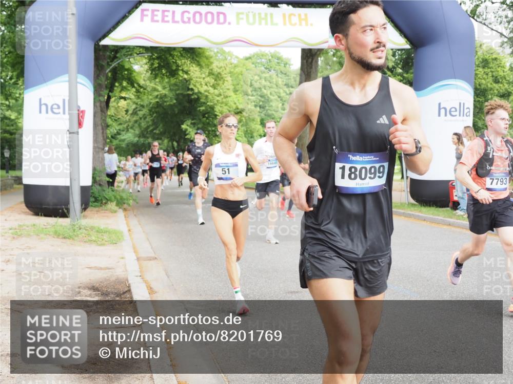 29.06.2025 - hella hamburg halbmarathon MichiJ http://msf.ph/oto/8201769 29.06.2025 10:21:39 Zwischen KM18-KM19 51, 1686, 6358, 7793, 7965, 10484, 11169, 11370, 12987, 14293, 15826, 16957, 18099 meine-sportfotos.de
