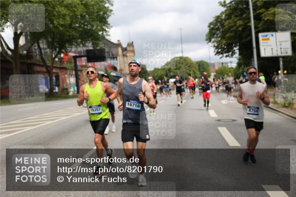29.06.2025 - hella hamburg halbmarathon Yannick Fuchs http://msf.ph/oto/8201790 29.06.2025 10:44:46 20KM 1119, 1399, 1461, 1466, 1507, 1630, 1750, 1817, 2207, 2880, 3654, 4077, 4346, 4816, 5018, 5115, 6027, 6662, 6712, 6795, 7052, 7134, 7176, 7397, 7583, 7930, 7932, 8117, 8572, 8704, 8819, 9057, 10371, 11214, 11356, 11607, 12016, 12624, 13008, 13687, 13701, 13875, 14034, 14125, 14257, 14626, 15362, 15395, 15803, 15950, 16285, 16291, 16716, 17179, 17221, 17384, 18006, 18066, 18370, 18394, 18489, 18811 meine-sportfotos.de