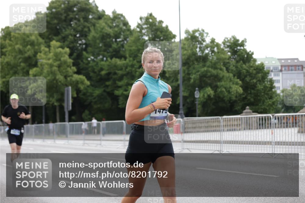 29.06.2025 - hella hamburg halbmarathon Jannik Wohlers http://msf.ph/oto/8201792 29.06.2025 10:25:30 Lombardsbrücke 1479, 1481, 3765, 4378, 4797, 5497, 6663, 8881, 10104, 10219, 11139, 11596, 11699, 11828, 11859, 12074, 12505, 12838, 12945, 12946, 14179, 14223, 16289, 16354, 16381, 16927, 17369, 19144 meine-sportfotos.de