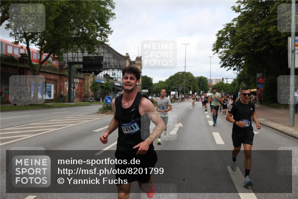 29.06.2025 - hella hamburg halbmarathon Yannick Fuchs http://msf.ph/oto/8201799 29.06.2025 10:32:04 20KM 1290, 2196, 2404, 2767, 3790, 5042, 5307, 5923, 6047, 6123, 6458, 7310, 9017, 9178, 9914, 10190, 10451, 11423, 12739, 12900, 13141, 13372, 13854, 14387, 14459, 14691, 14934, 15178, 15410, 15939, 16992, 17125, 17137, 18103, 18159, 18216, 18357, 18986 meine-sportfotos.de