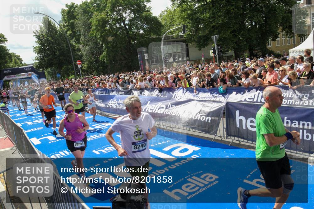 29.06.2025 - hella hamburg halbmarathon Michael Strokosch http://msf.ph/oto/8201858 29.06.2025 11:36:51 Ziel 2132, 5560, 7764, 8249, 10210, 10707, 10872, 11843, 12684, 13103, 14179, 15032, 15885, 16304, 16578, 16866, 16884, 18002, 19230 meine-sportfotos.de