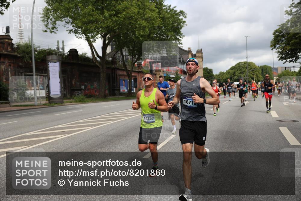 29.06.2025 - hella hamburg halbmarathon Yannick Fuchs http://msf.ph/oto/8201869 29.06.2025 10:44:46 20KM 1119, 1399, 1461, 1466, 1507, 1630, 1750, 1817, 2207, 2880, 3654, 4077, 4346, 4816, 5018, 5115, 6027, 6662, 6712, 6795, 7052, 7134, 7176, 7397, 7583, 7930, 7932, 8117, 8572, 8704, 8819, 9057, 10371, 11214, 11356, 11607, 12016, 12624, 13008, 13687, 13701, 13875, 14034, 14125, 14257, 14626, 15362, 15395, 15803, 15950, 16285, 16291, 16716, 17179, 17221, 17384, 18006, 18066, 18370, 18394, 18489, 18811 meine-sportfotos.de