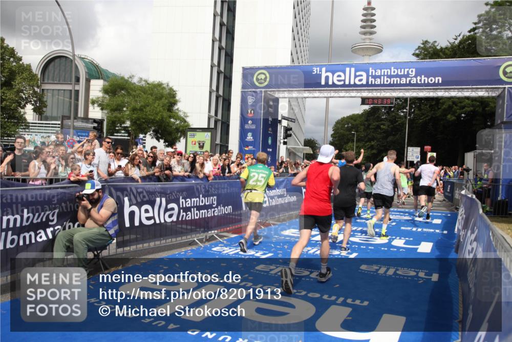 29.06.2025 - hella hamburg halbmarathon Michael Strokosch http://msf.ph/oto/8201913 29.06.2025 10:43:38 Ziel 3116, 4080, 5124, 5436, 7635, 9931, 10246, 11648, 12623, 13996, 14484, 14690, 16338, 17912, 18513, 18775, 18810, 19229 meine-sportfotos.de