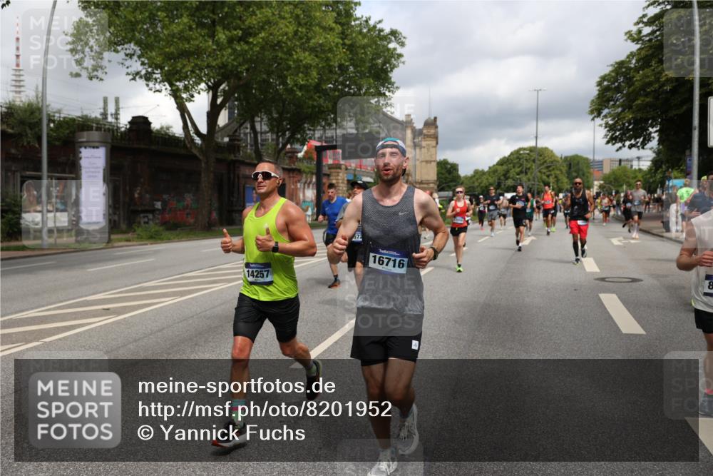29.06.2025 - hella hamburg halbmarathon Yannick Fuchs http://msf.ph/oto/8201952 29.06.2025 10:44:46 20KM 1119, 1399, 1461, 1466, 1507, 1630, 1750, 1817, 2207, 2880, 3654, 4077, 4346, 4816, 5018, 5115, 6027, 6662, 6712, 6795, 7052, 7134, 7176, 7397, 7583, 7930, 7932, 8117, 8572, 8704, 8819, 9057, 10371, 11214, 11356, 11607, 12016, 12624, 13008, 13687, 13701, 13875, 14034, 14125, 14257, 14626, 15362, 15395, 15803, 15950, 16285, 16291, 16716, 17179, 17221, 17384, 18006, 18066, 18370, 18394, 18489, 18811 meine-sportfotos.de
