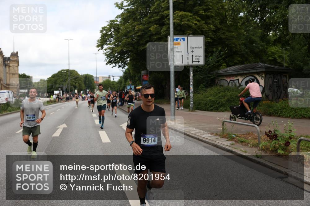 29.06.2025 - hella hamburg halbmarathon Yannick Fuchs http://msf.ph/oto/8201954 29.06.2025 10:32:04 20KM 1290, 2196, 2404, 2767, 3790, 5042, 5307, 5923, 6047, 6123, 6458, 7310, 9017, 9178, 9914, 10190, 10451, 11423, 12739, 12900, 13141, 13372, 13854, 14387, 14459, 14691, 14934, 15178, 15410, 15939, 16992, 17125, 17137, 18103, 18159, 18216, 18357, 18986 meine-sportfotos.de