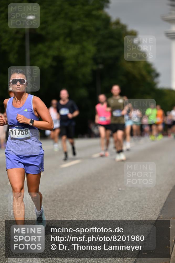 29.06.2025 - hella hamburg halbmarathon Dr. Thomas Lammeyer http://msf.ph/oto/8201960 29.06.2025 10:11:46 Kennedybrücke 1173, 1893, 1993, 2032, 2136, 3328, 3929, 4262, 5242, 5899, 6196, 6517, 6518, 6707, 6713, 6715, 6833, 7476, 7503, 7760, 8585, 9338, 9967, 10283, 10700 meine-sportfotos.de