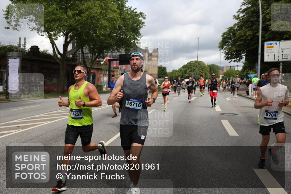 29.06.2025 - hella hamburg halbmarathon Yannick Fuchs http://msf.ph/oto/8201961 29.06.2025 10:44:46 20KM 1119, 1399, 1461, 1466, 1507, 1630, 1750, 1817, 2207, 2880, 3654, 4077, 4346, 4816, 5018, 5115, 6027, 6662, 6712, 6795, 7052, 7134, 7176, 7397, 7583, 7930, 7932, 8117, 8572, 8704, 8819, 9057, 10371, 11214, 11356, 11607, 12016, 12624, 13008, 13687, 13701, 13875, 14034, 14125, 14257, 14626, 15362, 15395, 15803, 15950, 16285, 16291, 16716, 17179, 17221, 17384, 18006, 18066, 18370, 18394, 18489, 18811 meine-sportfotos.de