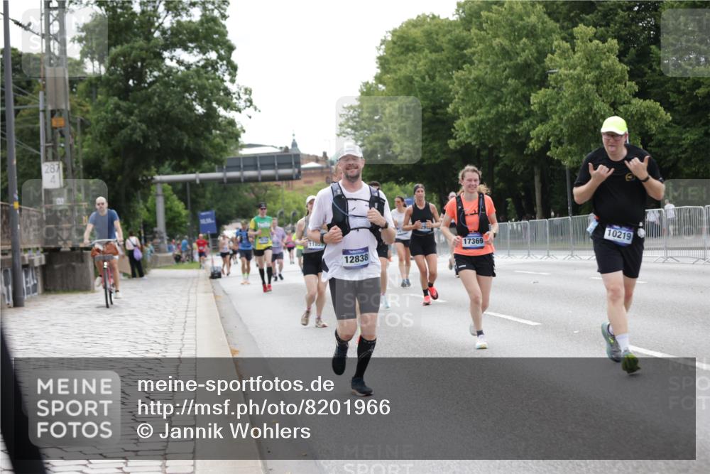 29.06.2025 - hella hamburg halbmarathon Jannik Wohlers http://msf.ph/oto/8201966 29.06.2025 10:25:31 Lombardsbrücke 1479, 1481, 3765, 4378, 4797, 5497, 6663, 8881, 10104, 10219, 11139, 11596, 11699, 11828, 11859, 12074, 12505, 12838, 12945, 12946, 14179, 14223, 16354, 16927, 17369, 19144 meine-sportfotos.de